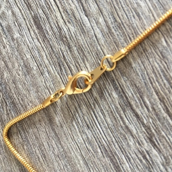 Gold  and tortoise necklace - Picture 4 of 5